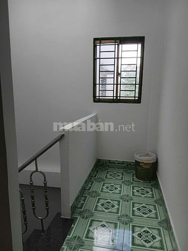 CHO THUÊ MB ĐẸP, SÁT TRƯỜNG CẤP 1, PHỤ HUYNH HỌC SINH QUA LẠI RẤT ĐÔNG