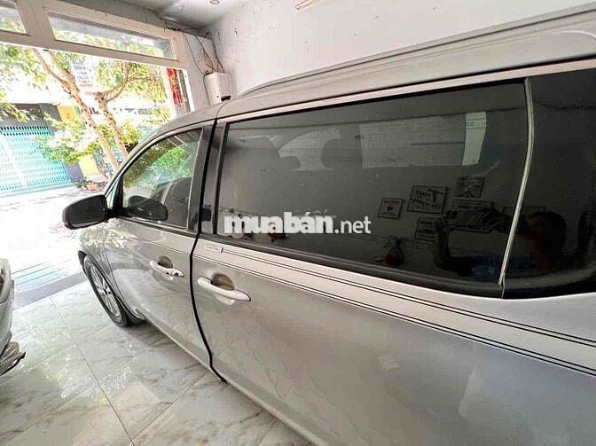 Kia Sedona 2016 Xăng Tự động Bạc