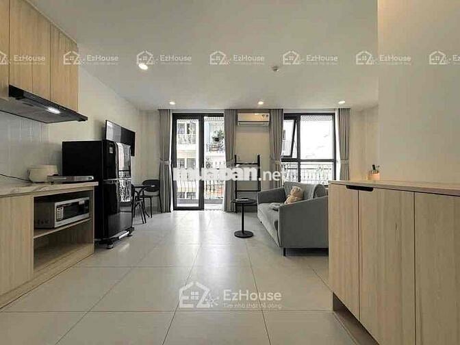 cho thuê căn studio ban công ngay luỹ bán bích -  vườn lài gần chợ