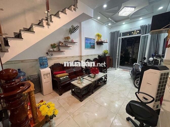 Bán nhà 3 tầng đường Tám Danh Q8 - hẻm xe hơi - DT 46m2 - Giá 6.6 tỷ 