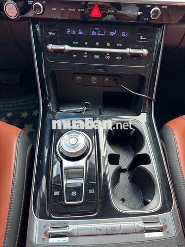 Kia Carnival Premium 7s 2024 Trắng
