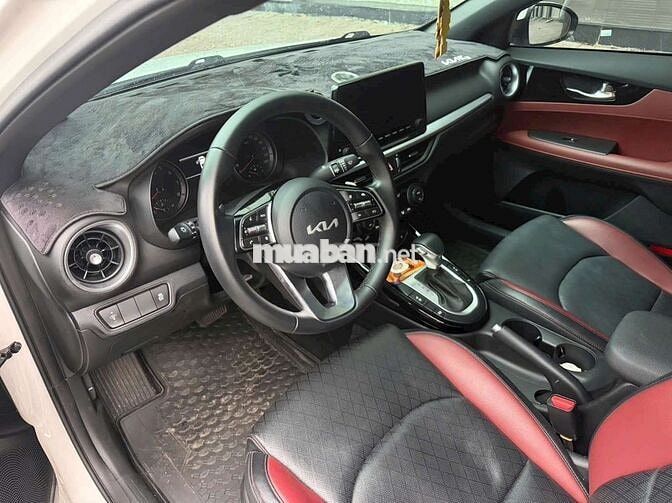 Kia K3 Premium 2.0 AT 2025 Trắng Lướt 16.000 Km