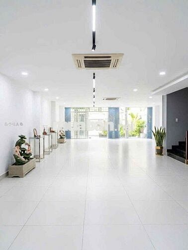 KHU ĐƯỜNG HOA NGANG LỚN - VỊ TRÍ ĐẮC ĐỊA CHO THƯƠNG HIỆU