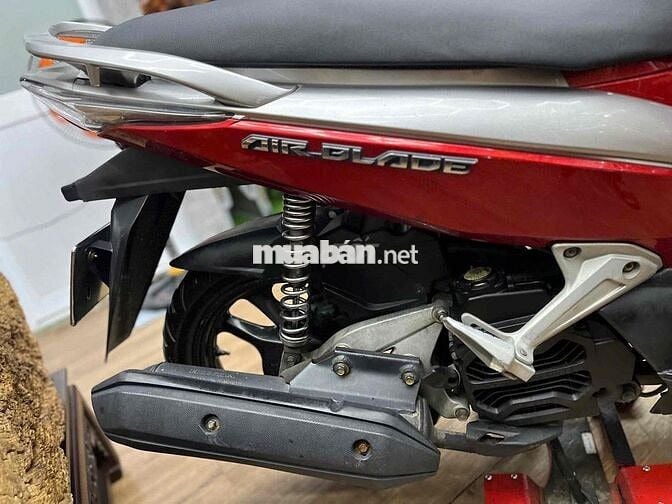 Honda Airblade biển SG dàn áo liền lạc. máy êm