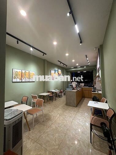 Cho thuê mặt tiền 238 Bến Vân Đồn Q4, 4x20m, view sông, giá 17tr