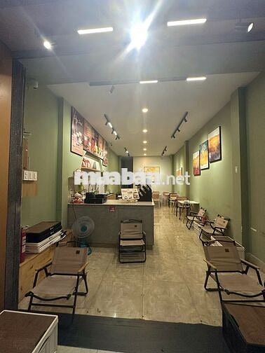 Cho thuê mặt tiền 238 Bến Vân Đồn Q4, 4x20m, view sông, giá 17tr