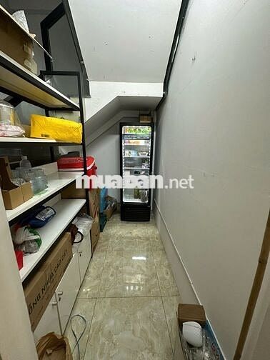 Cho thuê mặt tiền 238 Bến Vân Đồn Q4, 4x20m, view sông, giá 17tr