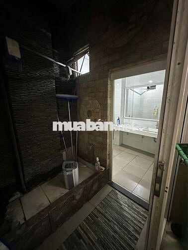 Cho thuê mặt tiền 238 Bến Vân Đồn Q4, 4x20m, view sông, giá 17tr