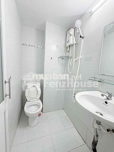 gác ban công rộng rãi phù hợp các bạn sinh viên và người đi làm ở lâu