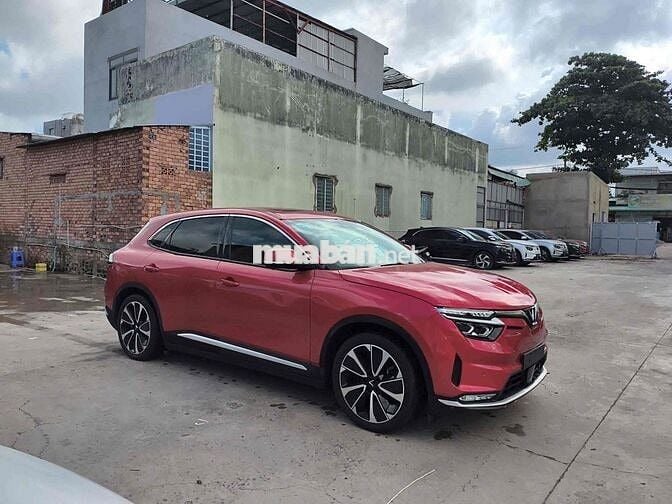 VinFast VF8 Plus 2023 Điện Đỏ