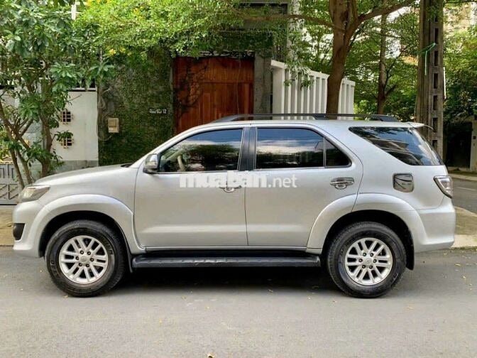 Toyota FORTUNER bản V số tự động đời cuối 2012