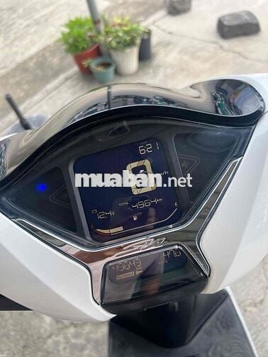 Honda SH 125 2024 Trắng 4.900 km bán trả góp