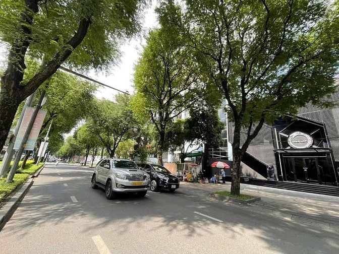 Bán nhà 12x30m - mặt tiền đường Nguyễn Trung Trực ngay chợ Bến Thành