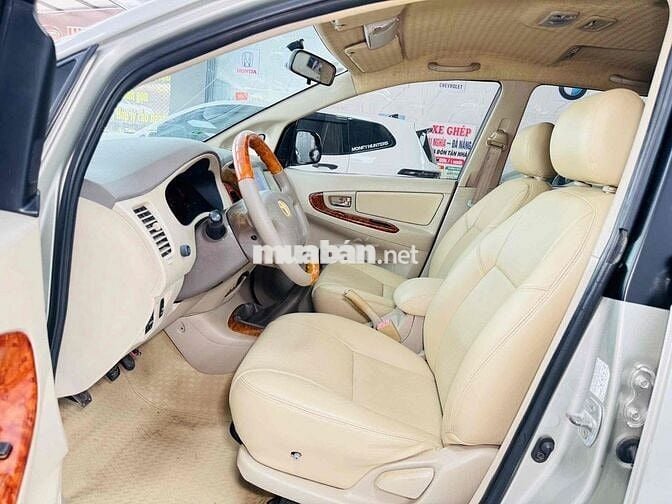 Toyota Innova G Trắng