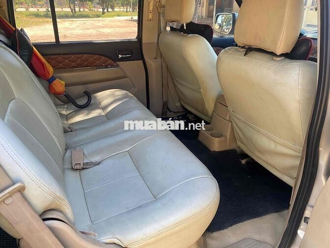 Ford Everest 7 chỗ Máy dầu Số sàn Vàng cát