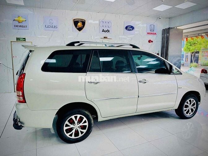Toyota Innova G Trắng