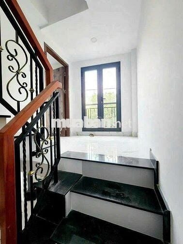 Chính chủ cho thuê nhà mới căn goc xe hơi đỗ nhà ngày đêm