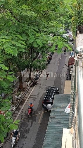 Bán nhà số 37, mặt phố Đặng Tiến Đông. 6 tầng, tiện để ở và Kinh doanh
