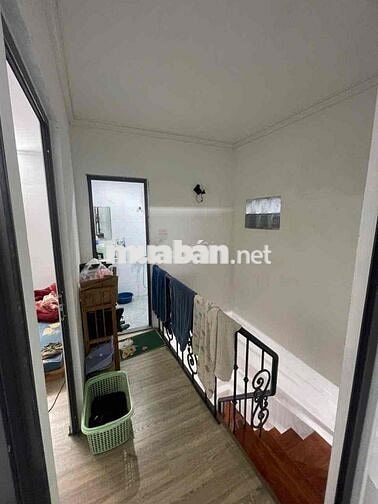 bán nhà 2 tầng 2 ngủ 2 vs khu tâpj thể bộ công an - bùi xương trạch