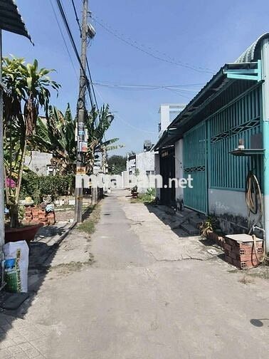 Bán đất Hoc môn 5 x 14 giá 2,5 tỷ, SHR, hẻm 4m