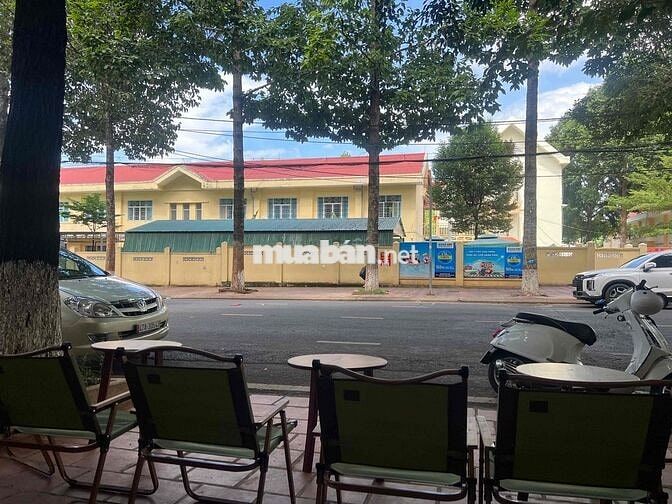 2 mặt tiền Y Jut đối diện cổng chợ phố ( 13x 33m)