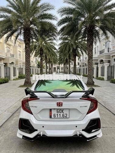 Honda Civic 2019 Trắng ánh kim 80.000 km