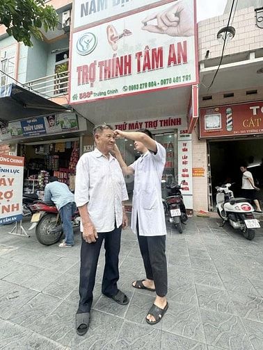 Bác tưởng máy hỏng… Nhưng thực ra đôi tai đã thay đổi sau 6 năm