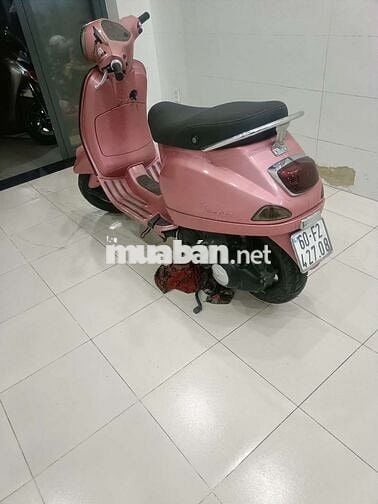 Piaggio Vespa màu Hồng
