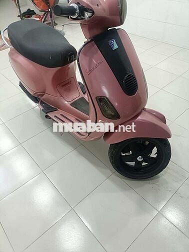 Piaggio Vespa màu Hồng