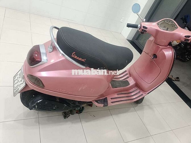 Piaggio Vespa màu Hồng