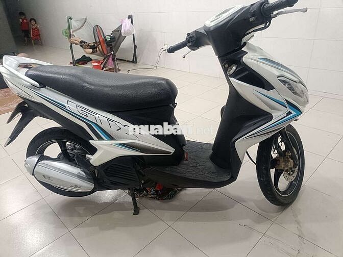 Yamaha Luvias GTX Trắng Tự động