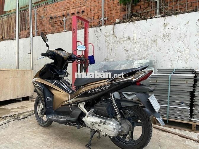 Bán xe Air Blade 2012 FI giấy tờ đầy đủ, máy êm