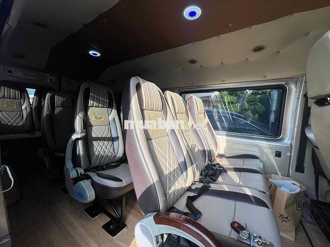 Ford Transit 2018 16 chỗ Bạc