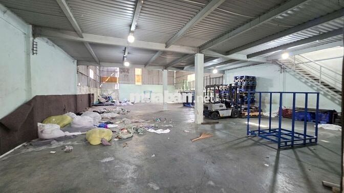 Xưởng cho thuê DT 600m2, có lửng, gần chợ chữ S, Xã Xuân Thới Đông