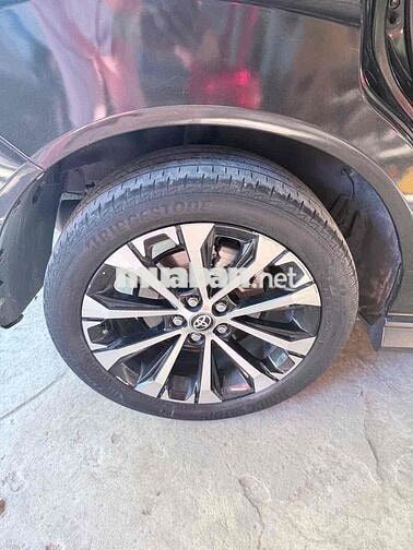 Toyota Veloz Cross 2022 Đen 7 chỗ