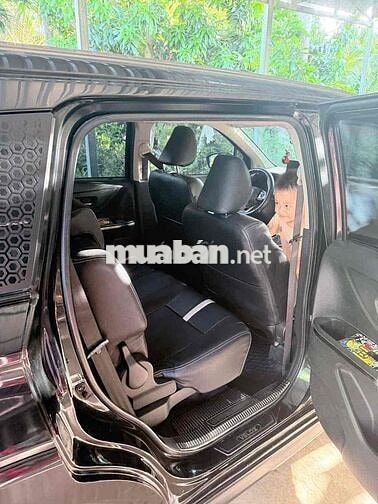 Toyota Veloz Cross 2022 Đen 7 chỗ