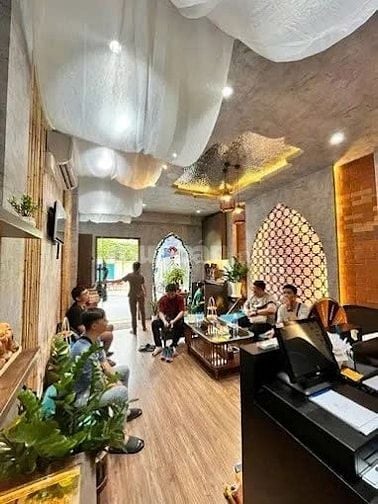 MẶT TIỀN QUẬN 1  - GẦN CHỢ BẾN THÀNH - CHỈ 18 TỶ - DÒNG TIỀN 36TR/THÁN
