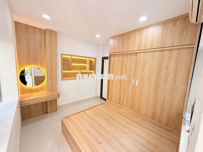 Cho thuê ch tập thể tầng 2 ngõ 190 Lò Đúc - 68m2 -2 ngủ