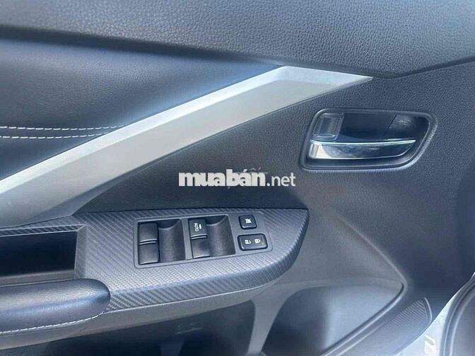 Mitsubishi Xpander Cross 2023 Trắng 35.000km 7 chỗ