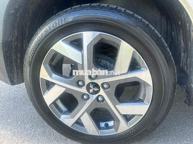 Mitsubishi Xpander Cross 2023 Trắng 35.000km 7 chỗ