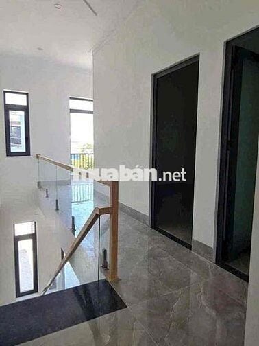 Trả nợ ngân hàng, cần bán gấp nhà lầu cuối đường Đồng Khởi