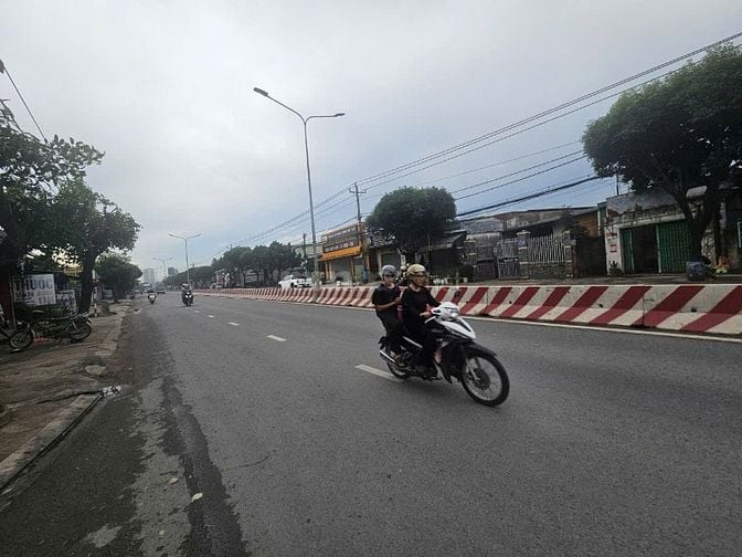 Lô đất có 2 mặt tiền hẻm trước sau DT743 Dĩ An Bình Dương Cũ