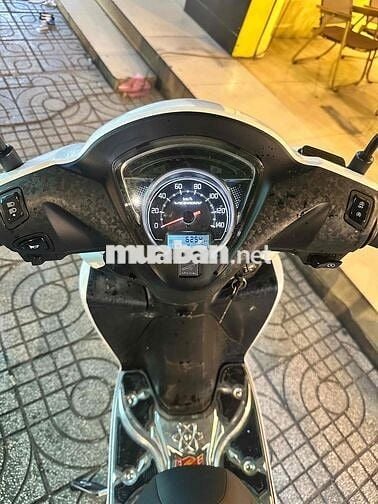 Vision 2025 Trắng Zin 6200km