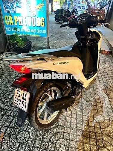 Vision 2025 Trắng Zin 6200km