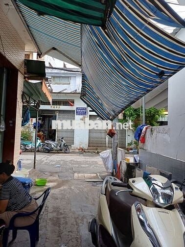 Nhà chính chủ cần bán gấp, đường Thái Phiên, Q11
