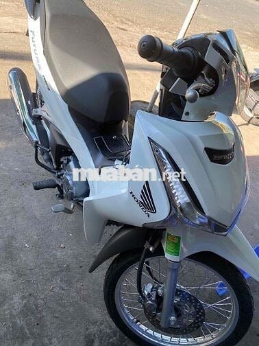 Honda Future FI Trắng Xăng