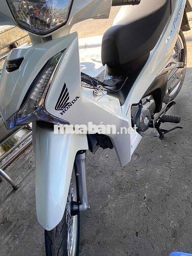 Honda Future FI Trắng Xăng