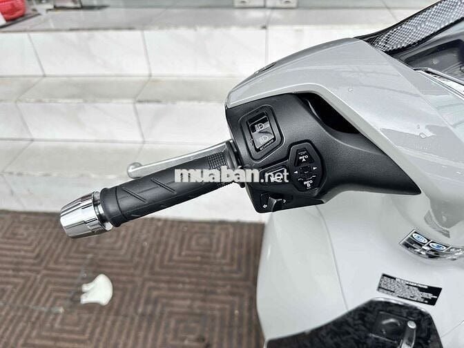 Honda SH 350i 2022 Xám 9400 km