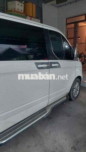 Ford Tourneo 7 chỗ màu Trắng