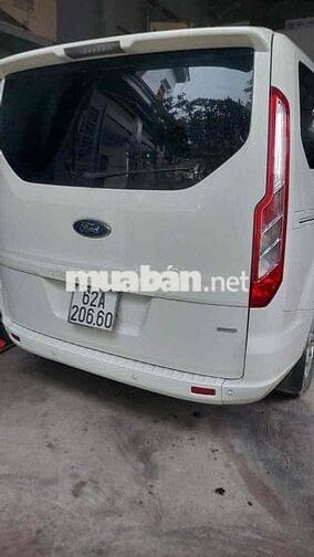 Ford Tourneo 7 chỗ màu Trắng